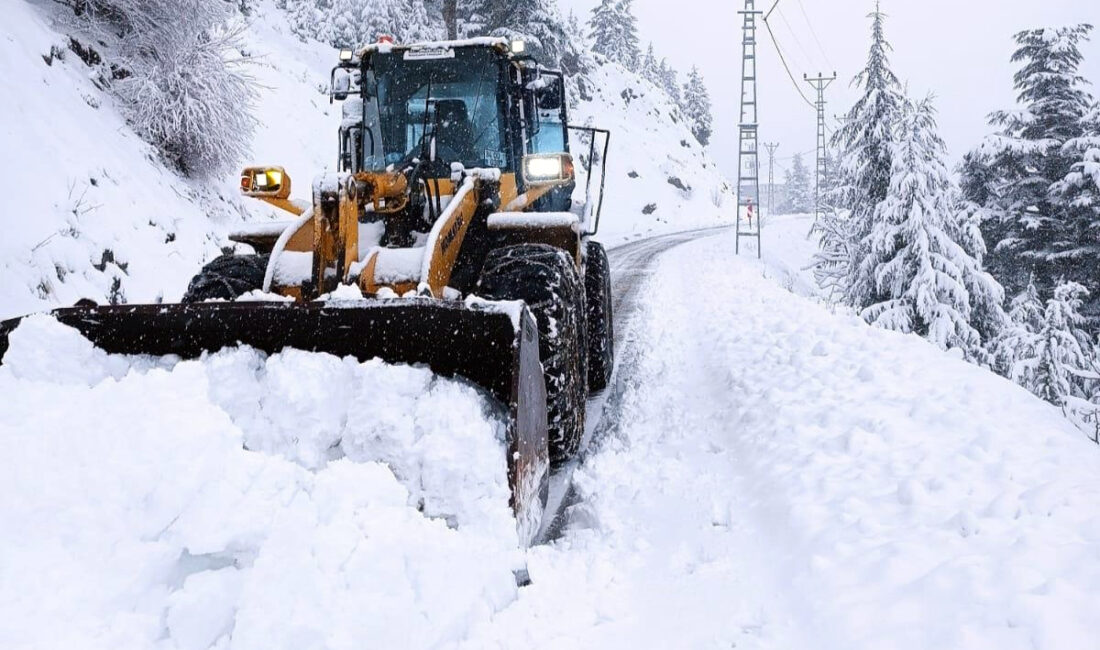 Büyükşehir Belediyesi, kar yağışının ulaşımı aksatmaması ve vatandaşların hayatını olumsuz
