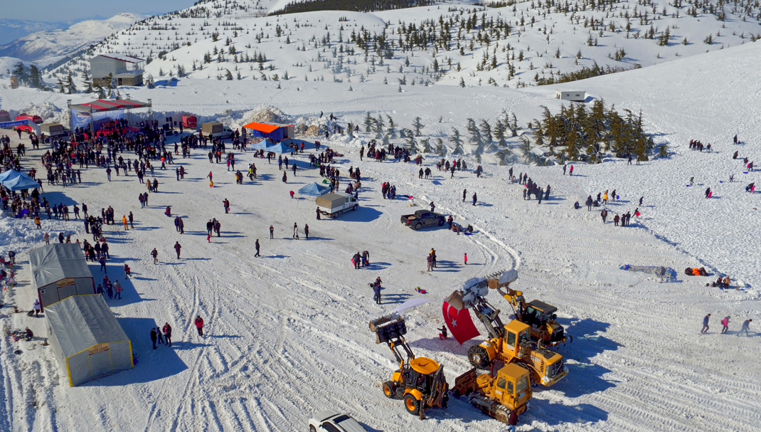  Kahramanmaraş Yedikuyular Kayak Merkezi, kar yağışının başlamasıyla birlikte her yerin