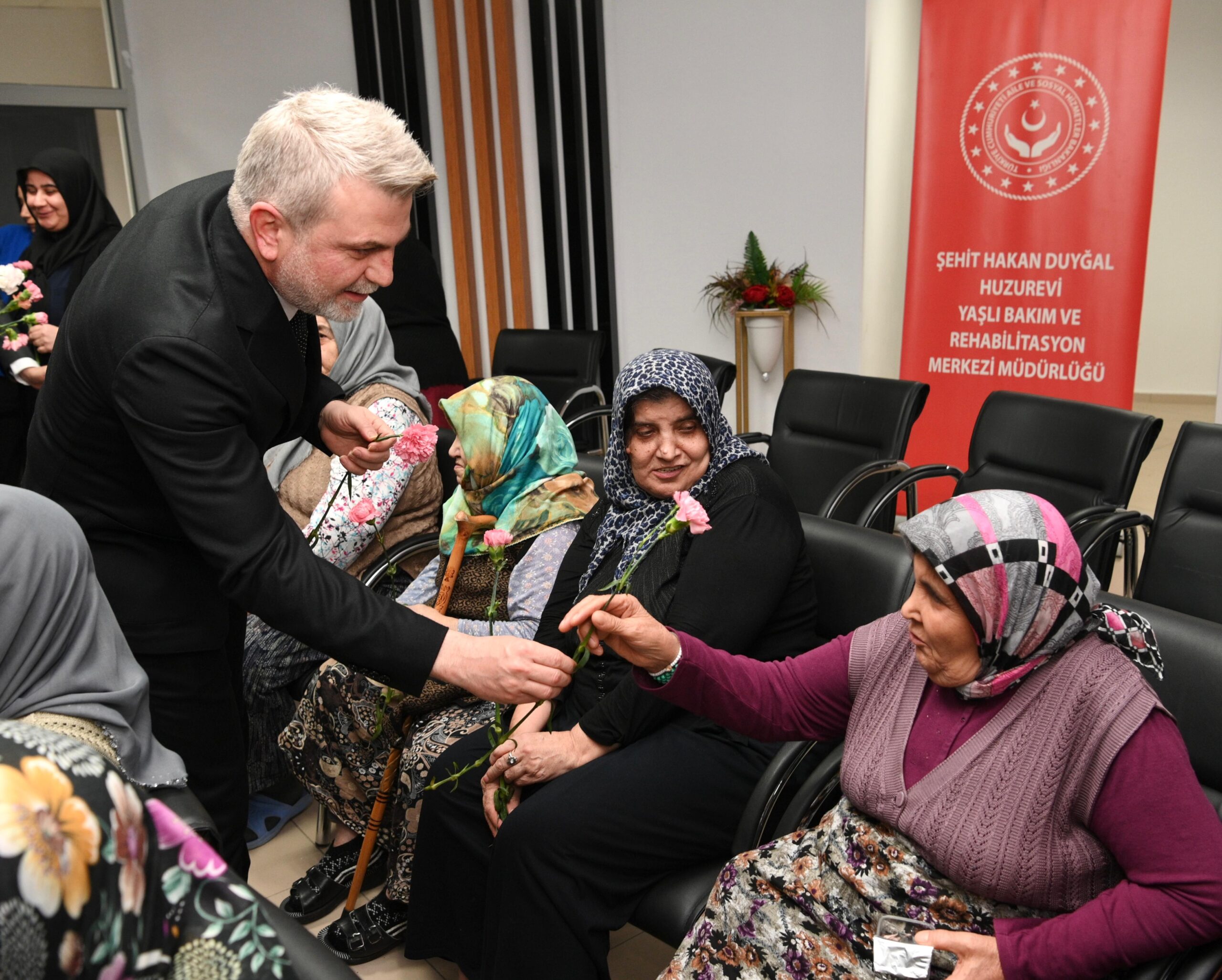 Baskan Gorgel ve Vali Unluerden Yilbasi Gecesi Ziyaretleri 3 scaled