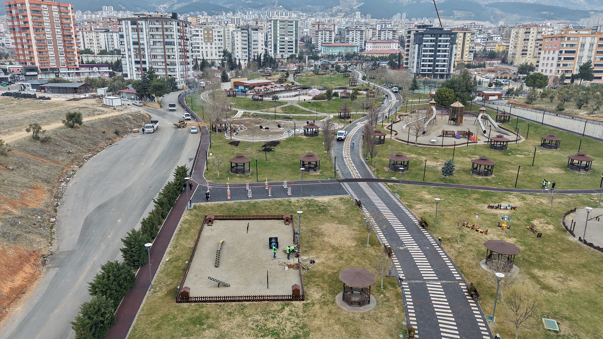 Büyükşehir Belediyesi, Aliya İzzetbegoviç Millet Bahçesi’nde bakım, onarım ve yenileme