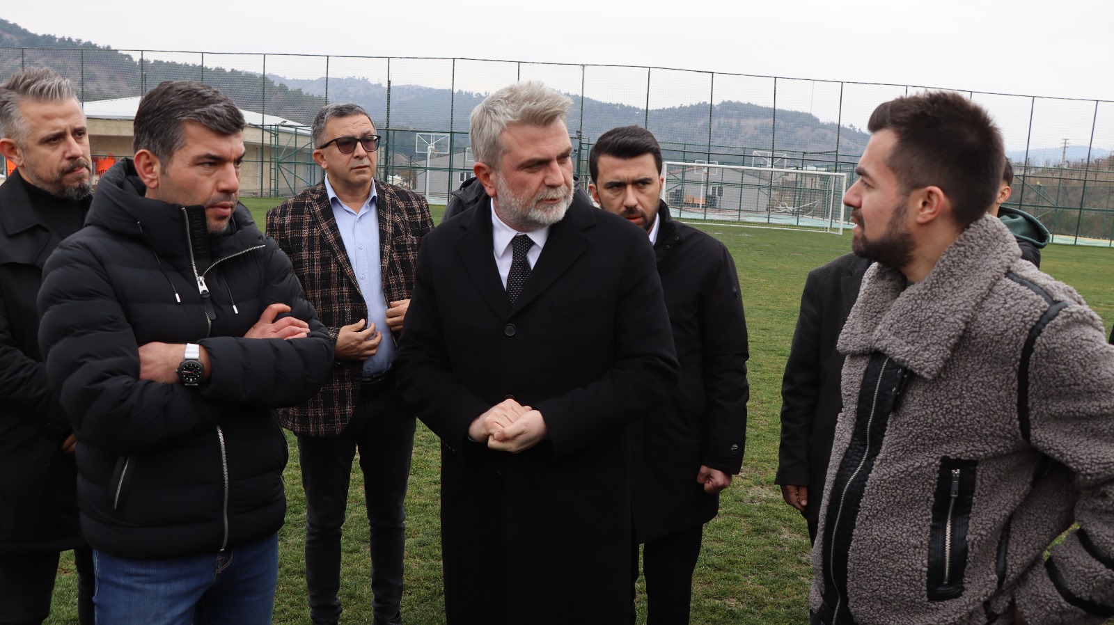 Kahramanmaraş Büyükşehir Belediye Başkanı Fırat Görgel, Kahramanmaraş İstiklalspor'un antrenman yaptığı