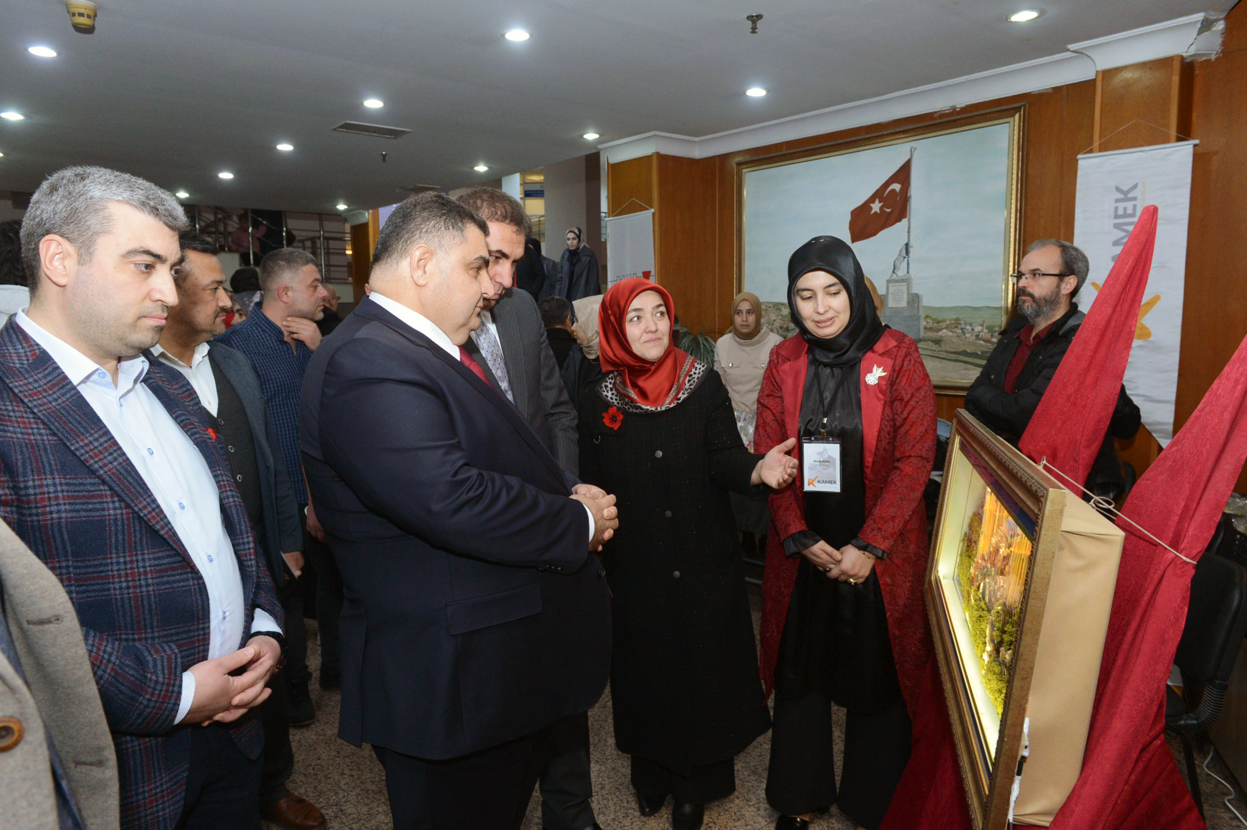 Büyükşehir Belediyesinin Meslek Edindirme Kursları’nda eğitim alan kursiyerlerin el emeğiyle