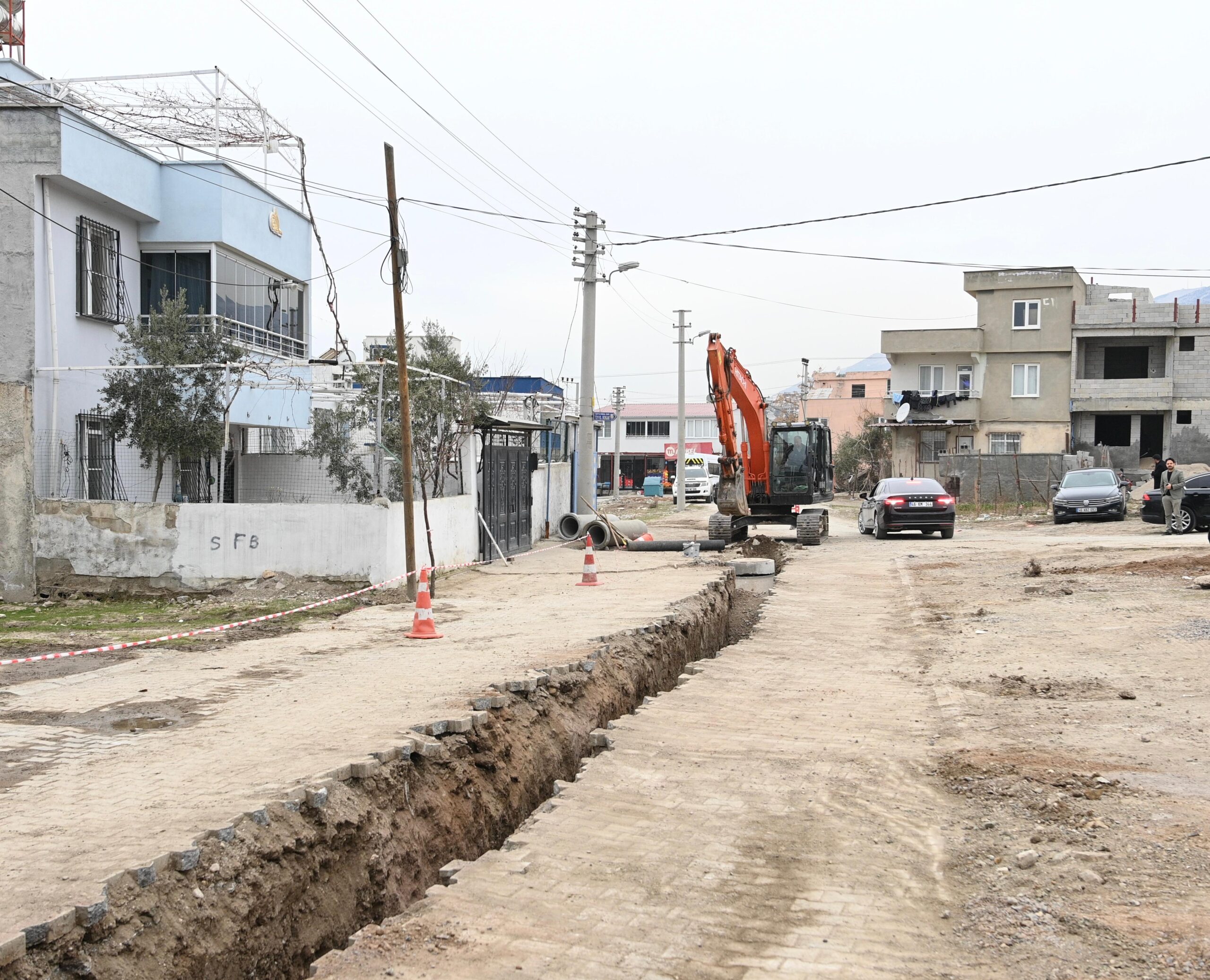 Dulkadiroğlu Yahya Kemal Mahallesi’nde gerçekleştirilen altyapı çalışmalarını yerinde inceleyen Başkan