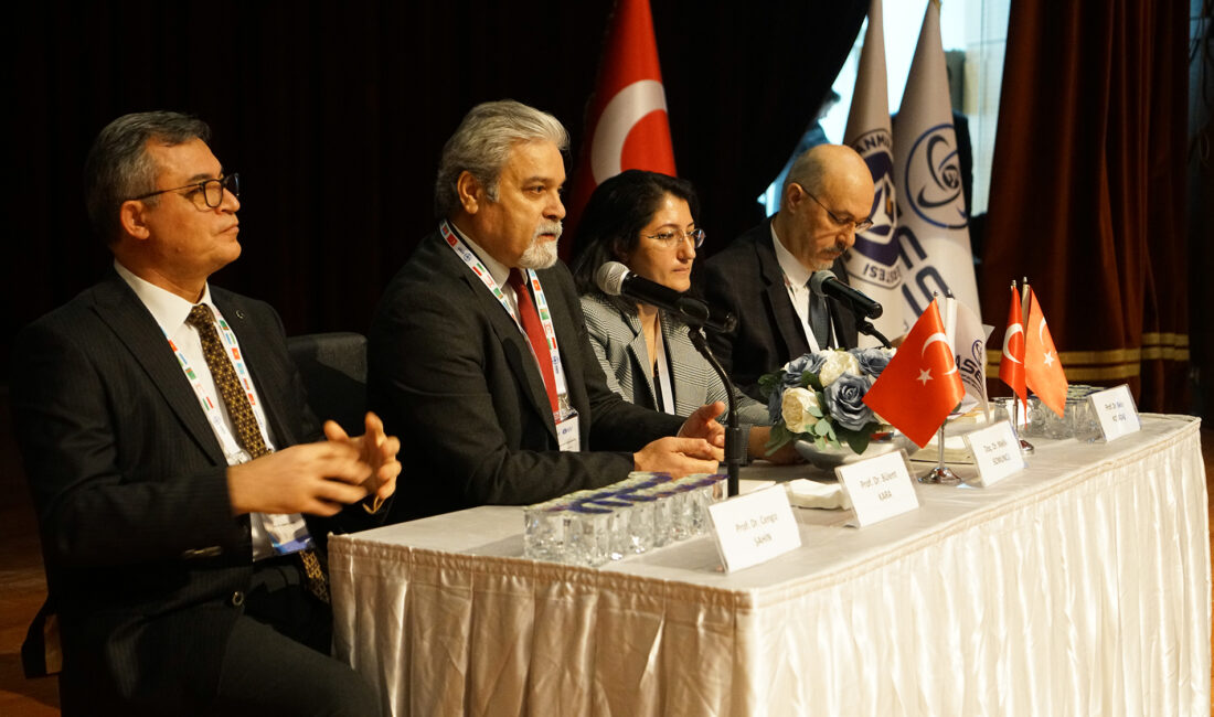 Büyükşehir Belediyesi ve Valilik iş birliğiyle gerçekleştirilen 6 Şubat anma