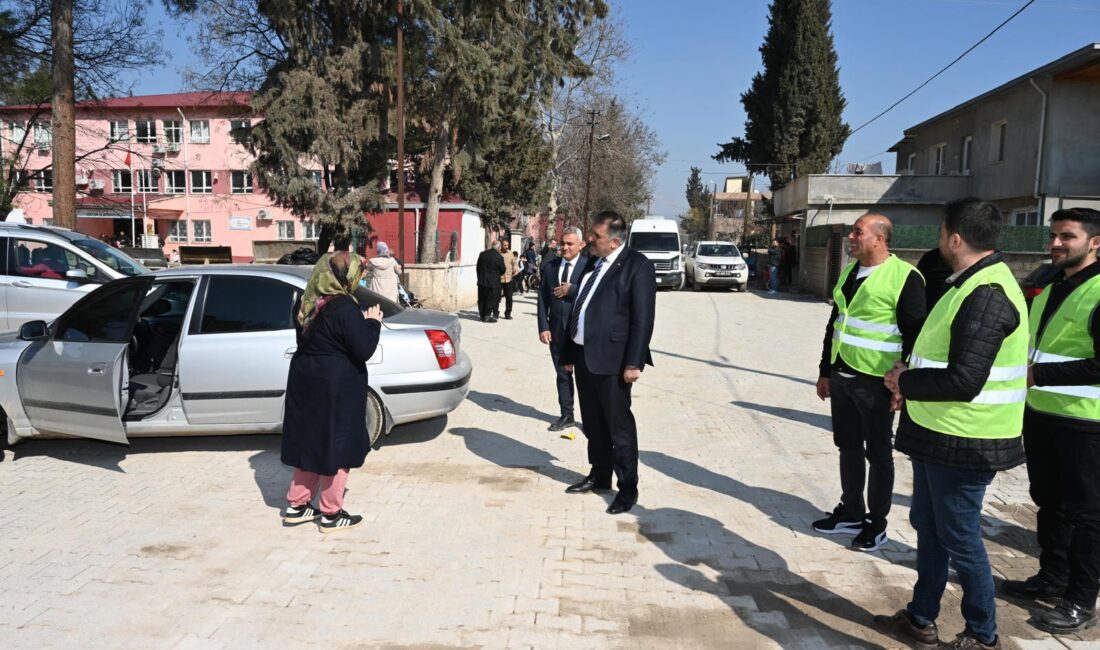 Depremin büyük hasar verdiği Türkoğlu’nda yaraları saran Türkoğlu Belediye Başkanı