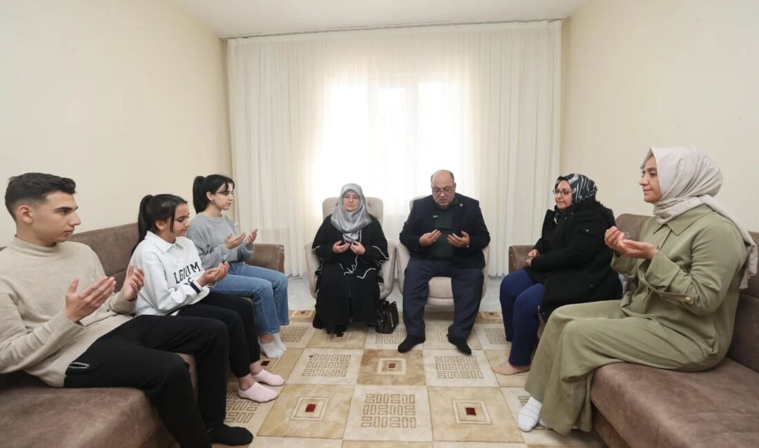 Kahramanmaraş Dulkadiroğlu Belediye Başkanı Mehmet Akpınar, eşi Fatma Akpınar ve
