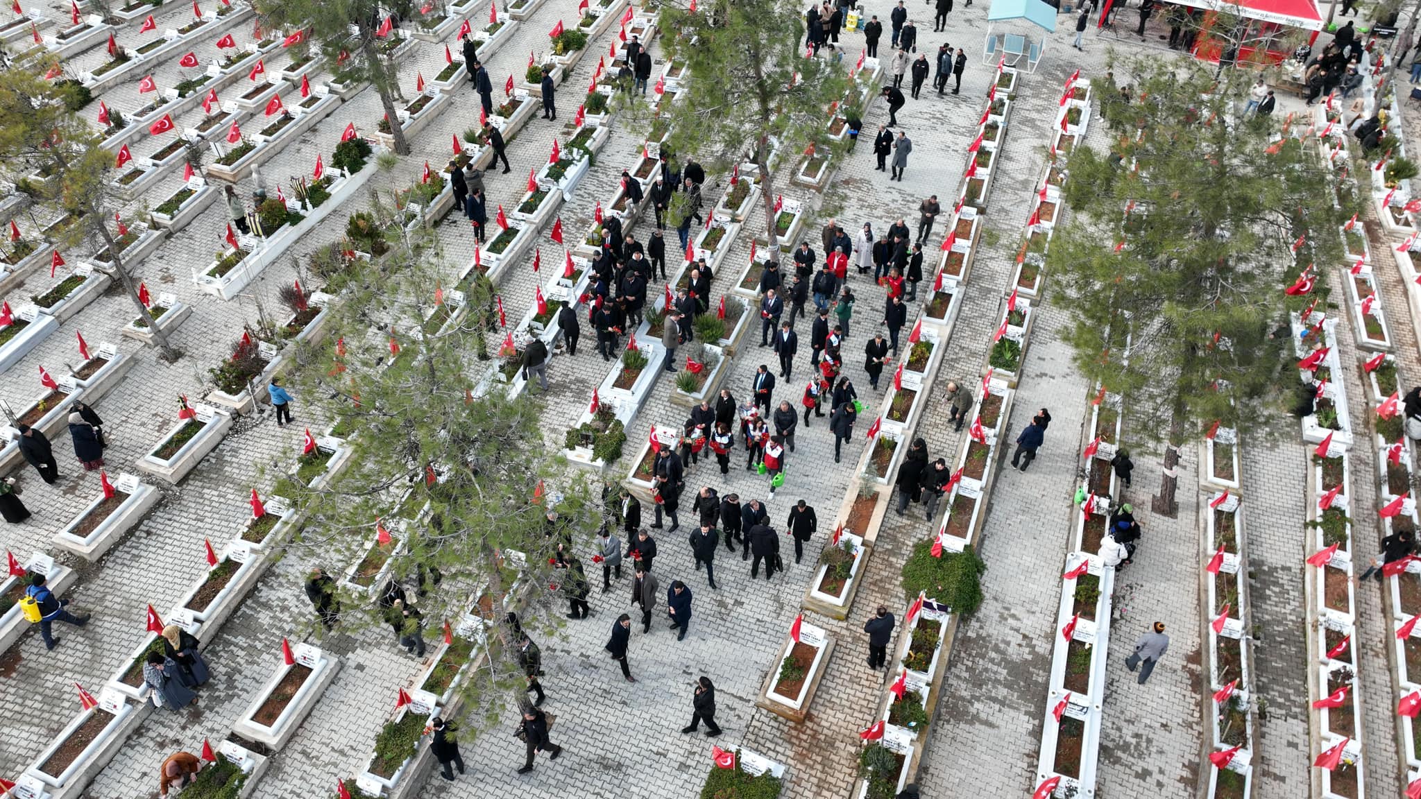 Asrın felaketinin yıl dönümünde Çalışma ve Sosyal Güvenlik Bakanı Işıkhan,