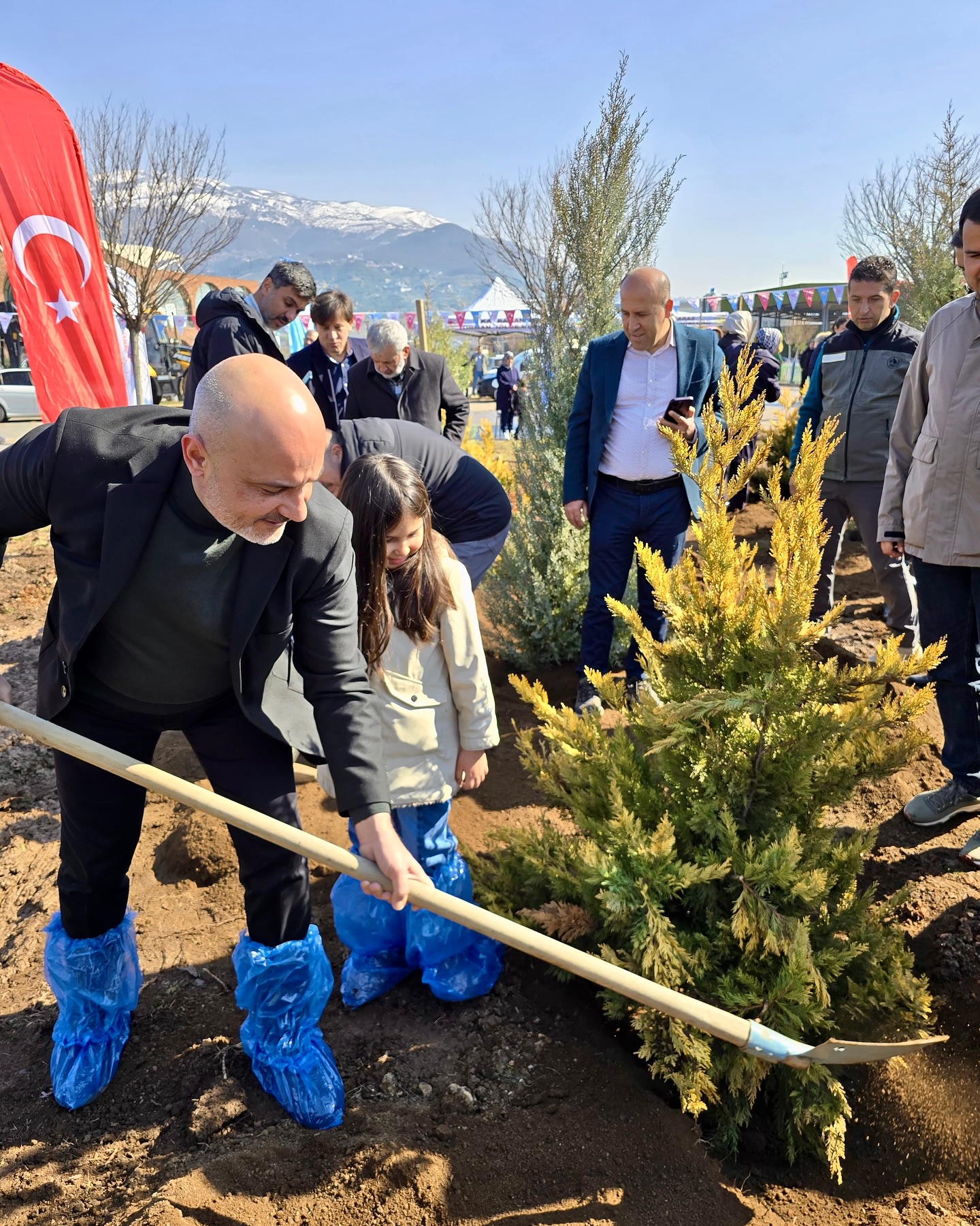 AK Parti Kahramanmaraş 6 Şubat Şehitleri İçin fidan dikti! 1 480386242 18392545597098238 8773448758351401072 n