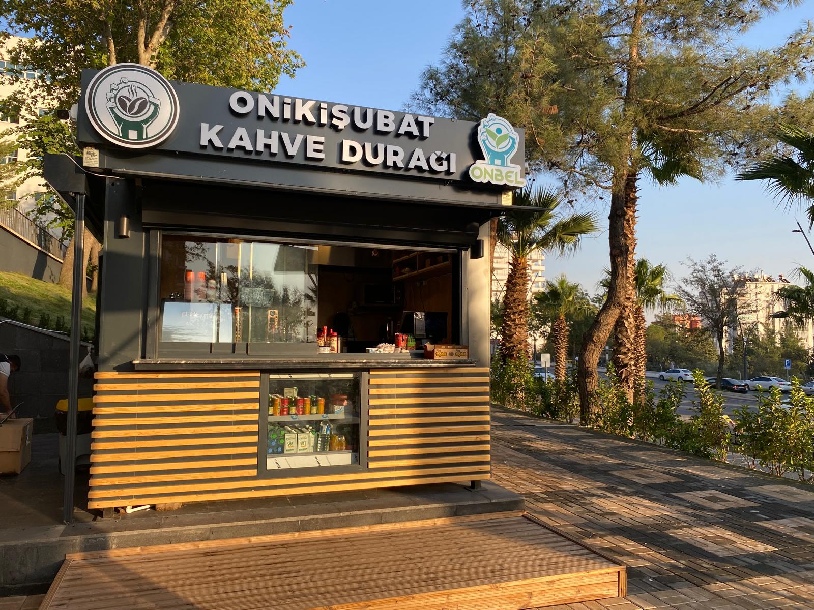 Hanifi Toptaş öncülüğündeki Onikişubat Belediyesi tarafından hayata geçirilen Kahve Durağı,