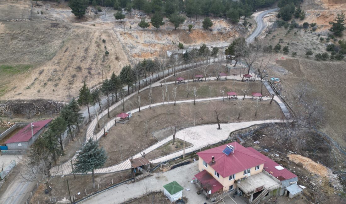 Onikişubat Belediyesi, ilçenin dört bir yanında gerçekleştirdiği çevre düzenleme ve