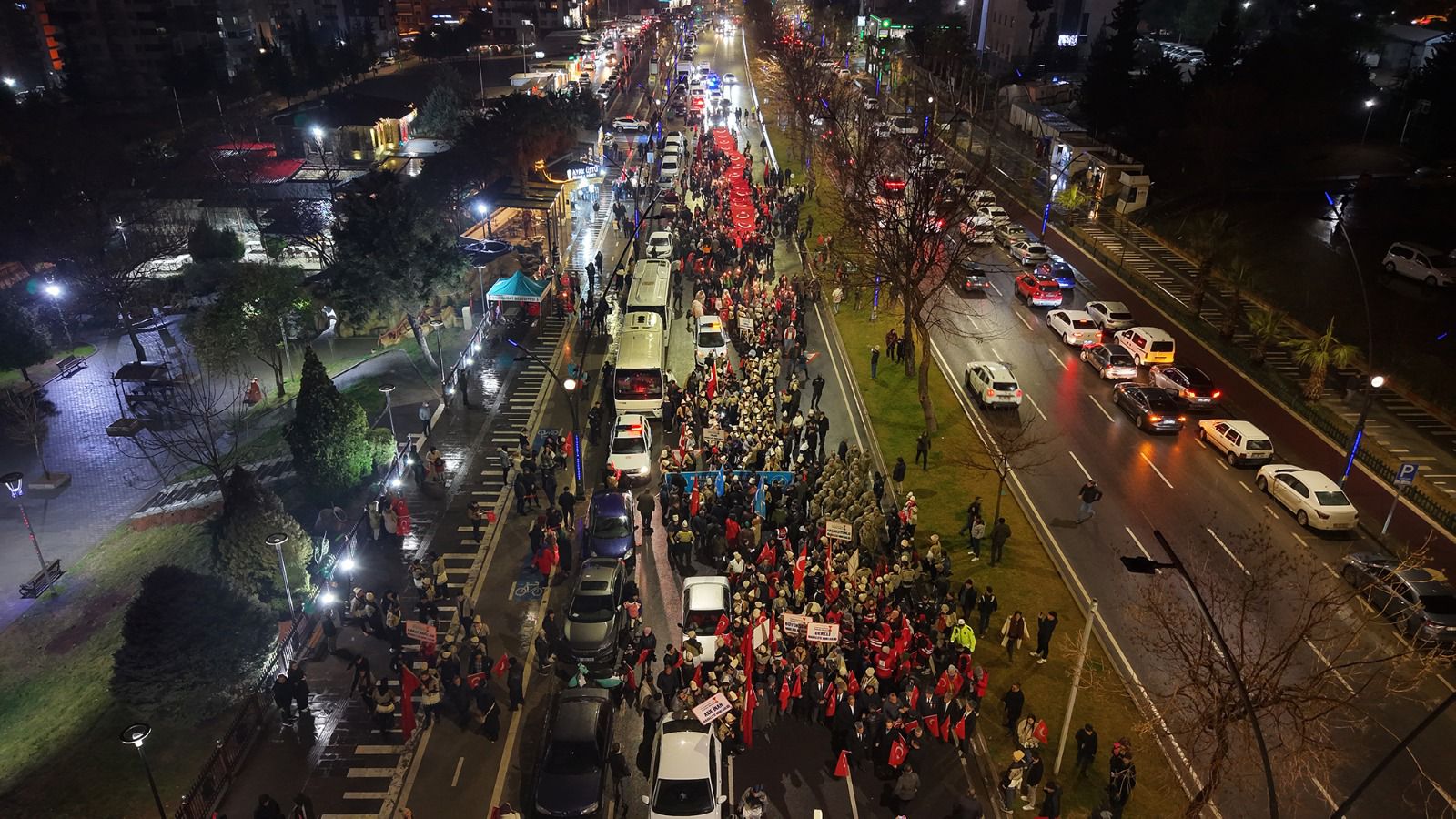 Kurtuluş Bayramı kutlamaları kapsamında kortej yürüyüşü ve mehteran konseri gerçekleştirildi.