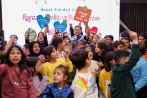 Down Sendromlu Çocuklar, Deprem Yetimleri ve Koruyucu Aileler Aynı Sofrada