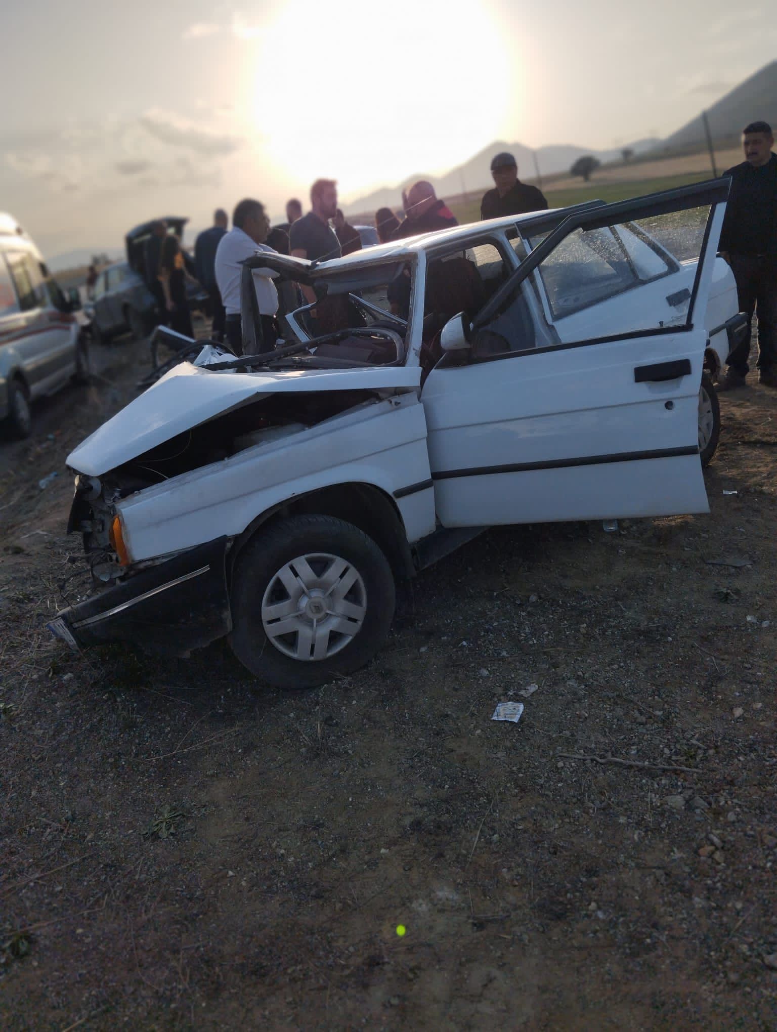Kahramanmaraş'ın Afşin-Göksun karayolunda Yazıköy Mahallesi mevkiinde meydana gelen trafik kazasında