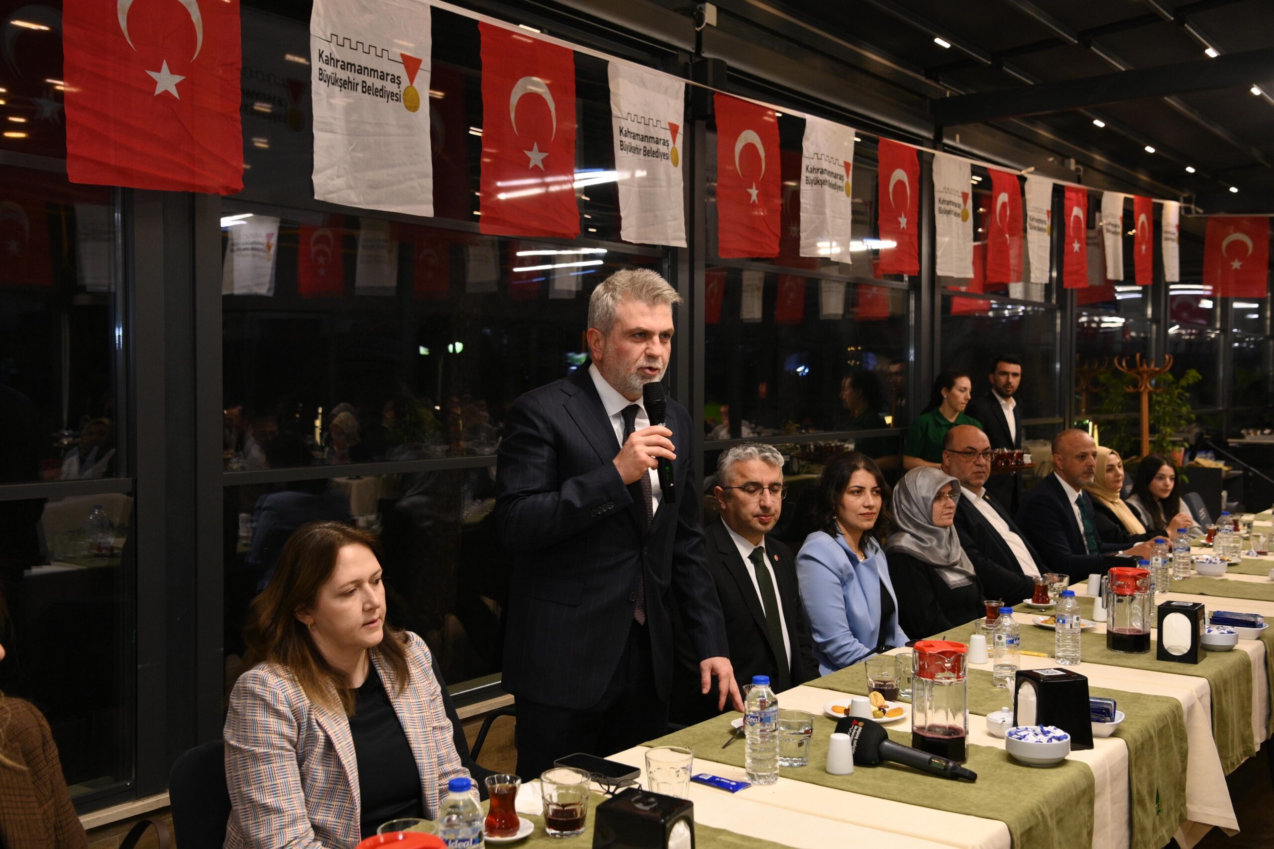 Büyükşehir Belediye Başkanı Fırat Görgel, ilçe belediye başkanları ve meclis