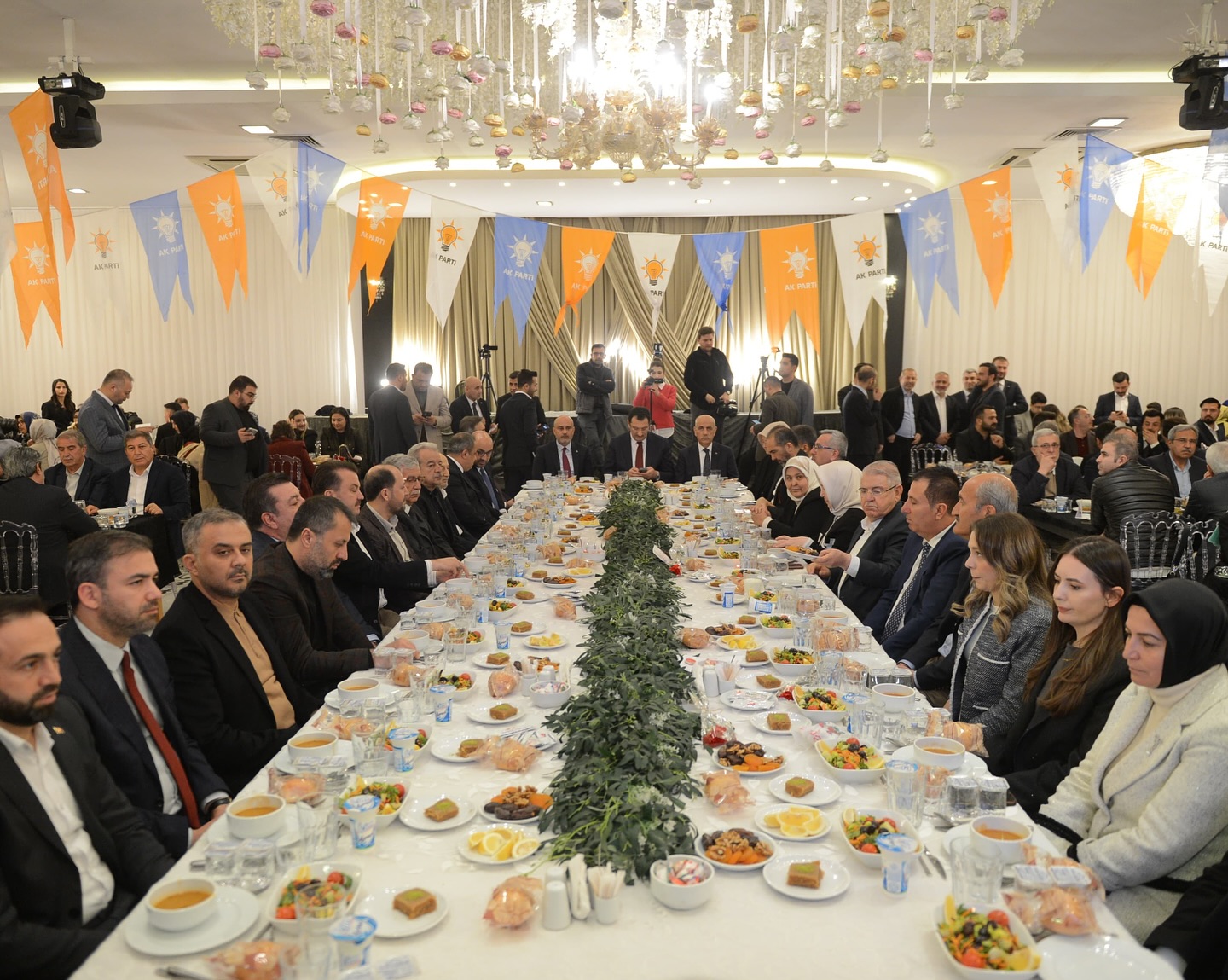 AK Parti Kahramanmaraş İl Başkanlığı tarafından düzenlenen geleneksel "Vefa İftarı"