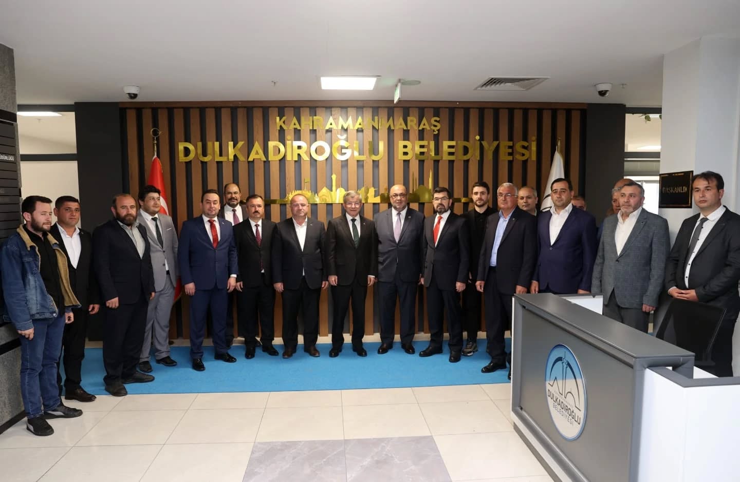 Gelecek Partisi Genel Başkanı ve eski Başbakan Ahmet Davutoğlu, çeşitli