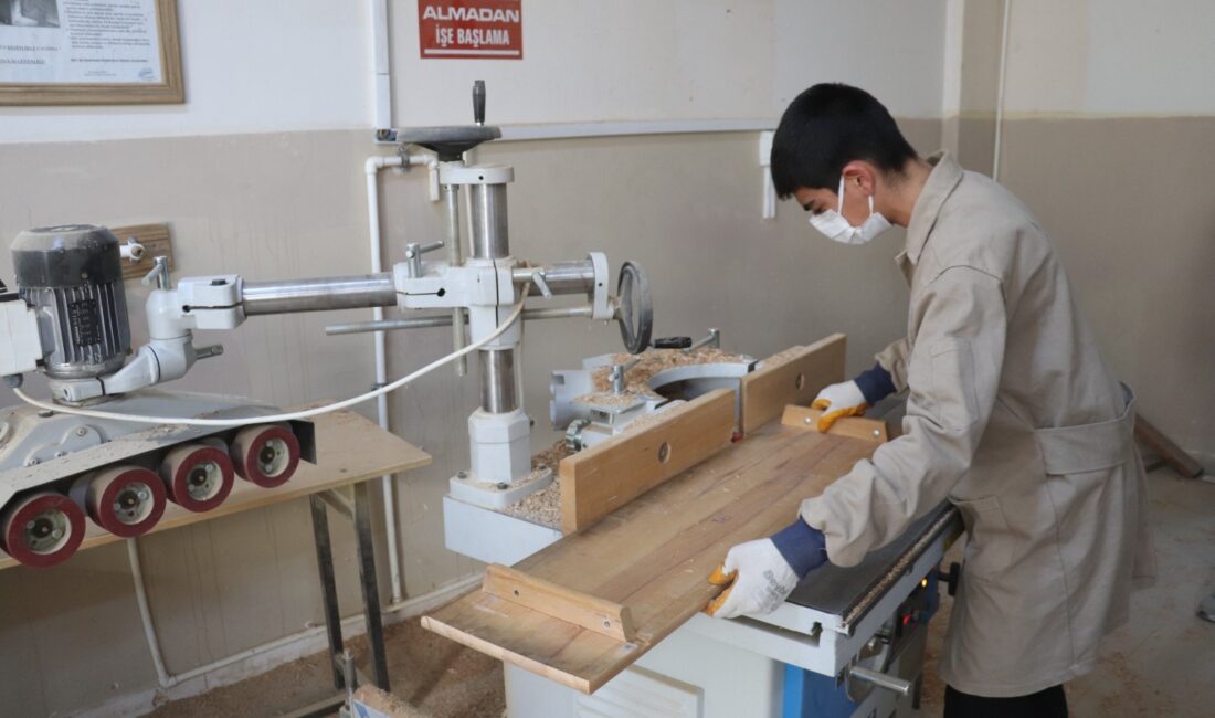 Kahramanmaraş’ta eğitim faaliyetlerine devam eden TOKİ 21. Yüzyıl Mesleki ve