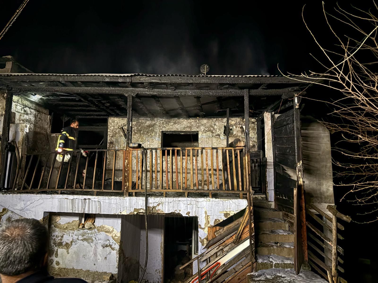 Kahramanmaraş’ın Andırın ilçesine bağlı Canbaz Mahallesi’nde bulunan cami lojmanı, çıkan