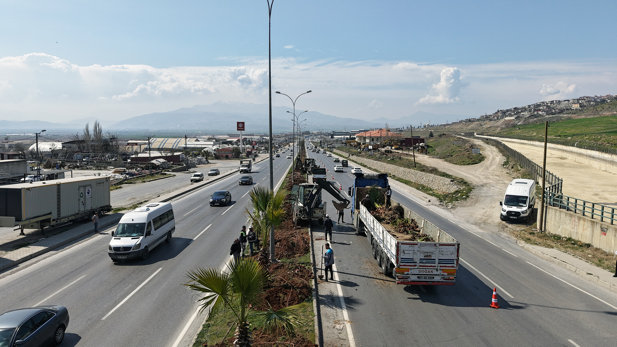 Büyükşehir Belediyesi, kent estetiğini sağlamak, daha yaşanabilir ve yeşil bir