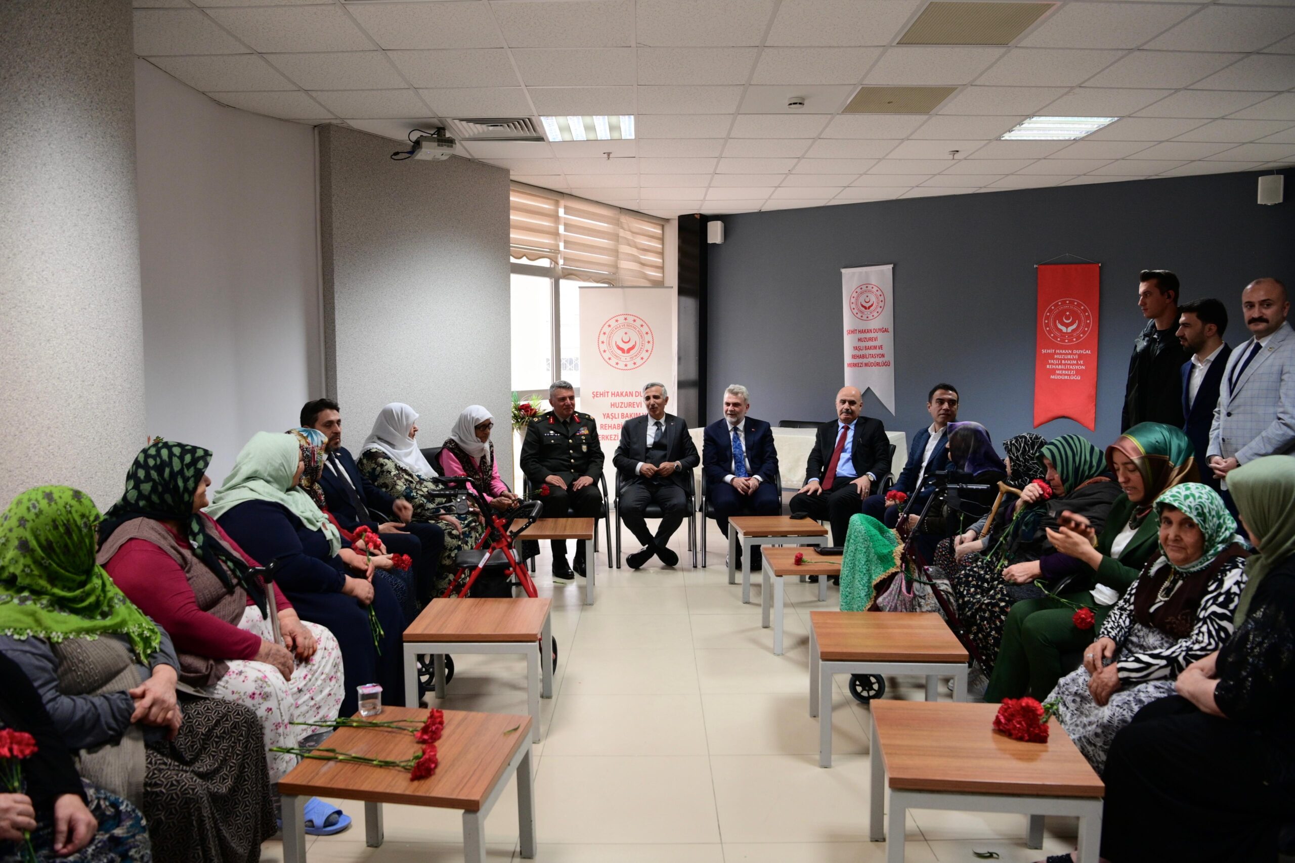 Ramazan Bayramı’nın ilk günü Şehit Hakan Duyğal Huzurevi, Yaşlı Bakım