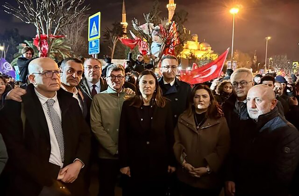 CHP Kahramanmaraş Milletvekili Ali Öztunç, İstanbul Saraçhane’de devam eden demokrasi