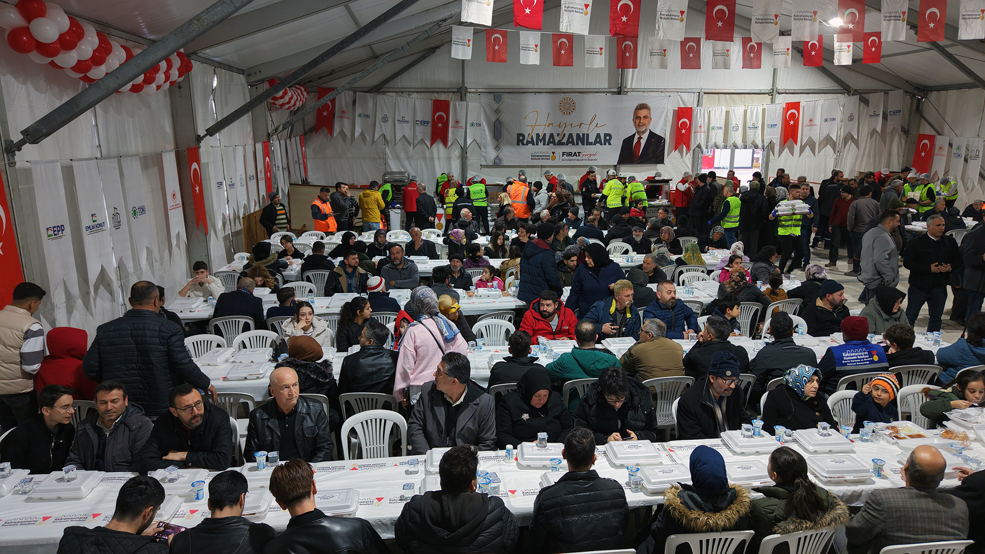 Büyükşehir Belediyesi ve Emlak Konut iş birliğiyle Milli İrade Meydanı’na