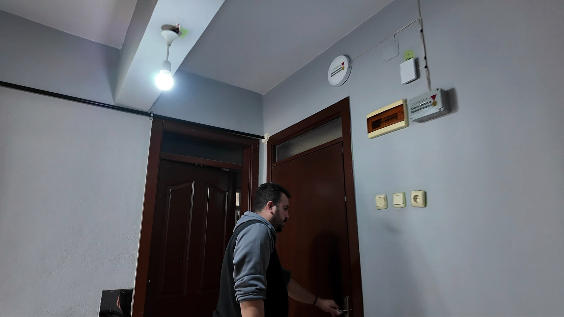 Kahramanmaraş’ta Sessiz Kapılara Işık Geldi 2 Isikli Kapi Zili 2