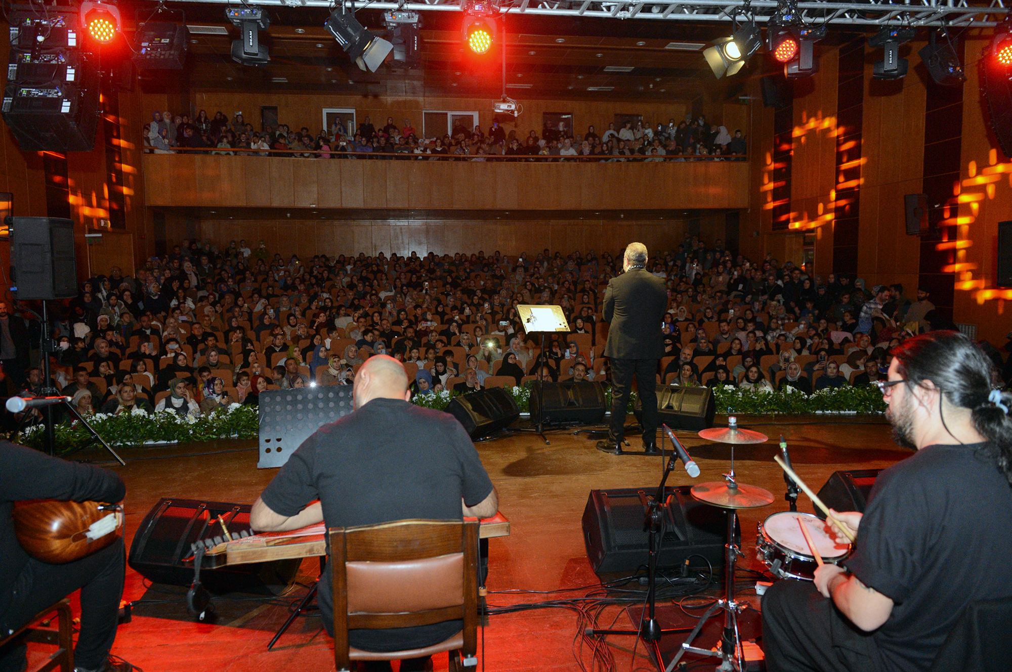 Büyükşehir Belediyesinin Ramazan etkinlikleri çerçevesinde sahne alan sevilen sanatçı Mustafa
