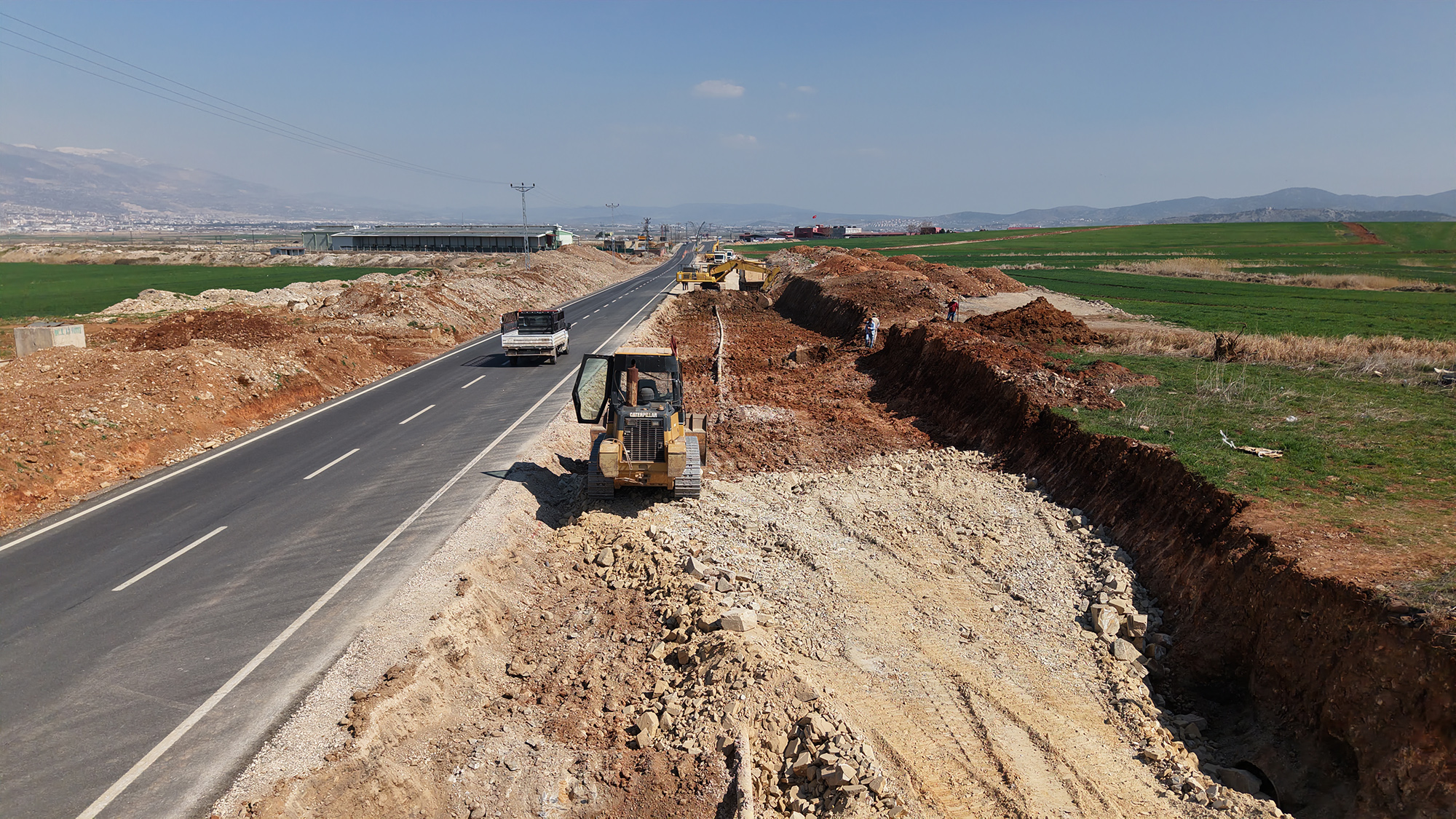 Şehrin yeni gelişim bölgelerinden Önsen’e ulaşımı sağlayan Önsen Caddesi’nde yol
