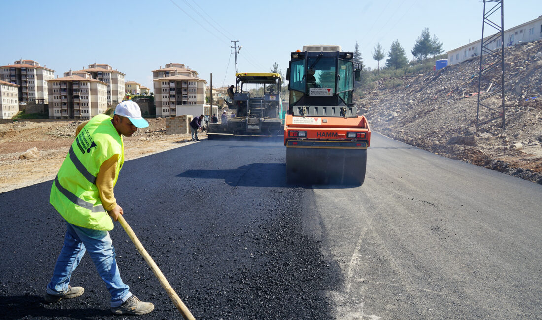 Büyükşehir Belediyesi, Türkoğlu ilçe merkezinin yoğun kullanılan arterlerinden Orçan Caddesi’nde