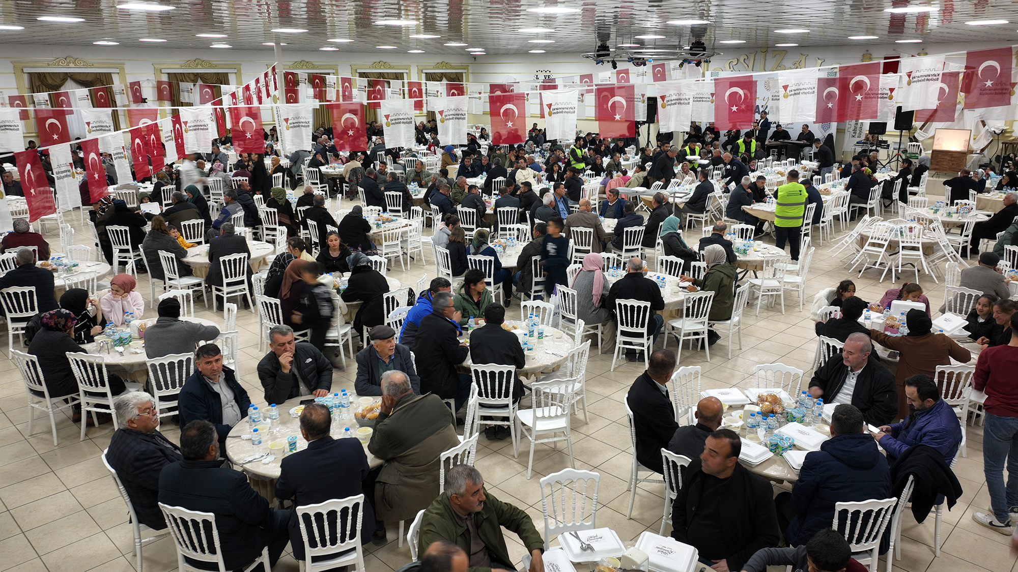 Büyükşehir Belediyesinin Ramazan ayının manevi iklimini ve dayanışma ruhunu ilçelerde