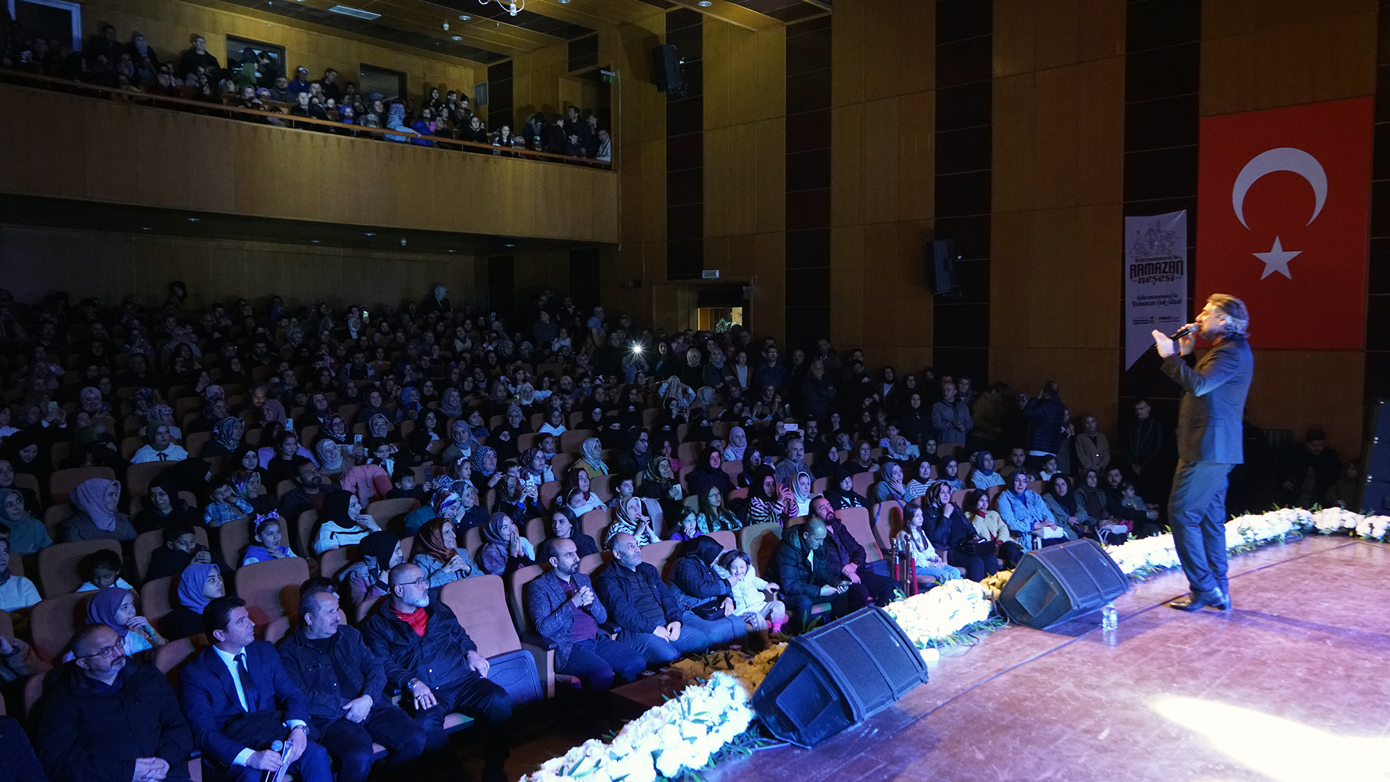 Büyükşehir Belediyesinin Ramazan etkinliklerinde sahne alan Eşref Ziya Terzi, sevilen