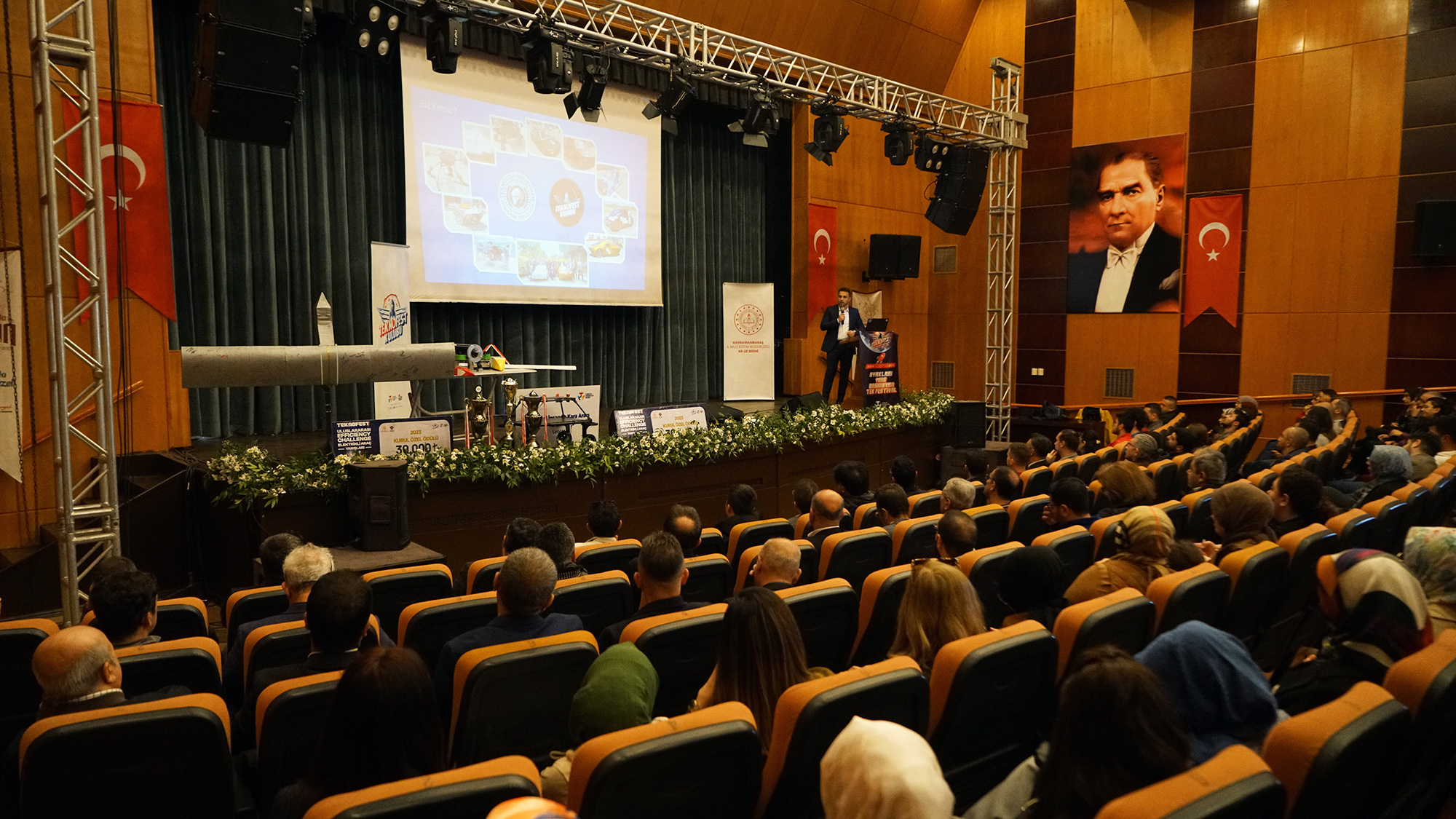 Büyükşehir Belediyesi, paydaş kurumlar iş birliğiyle 2025 Teknofest Rapor Yazma