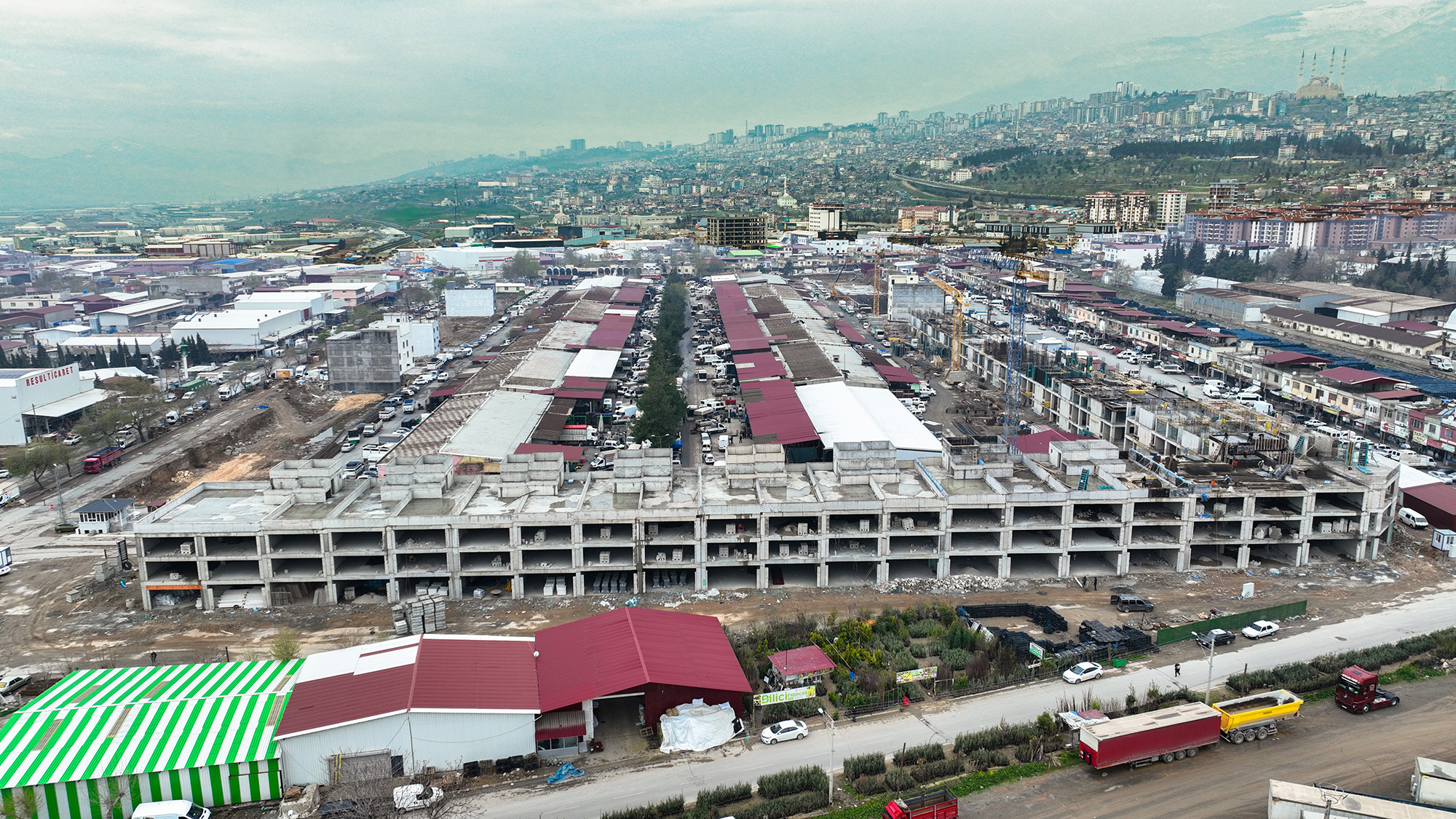 Asrın felaketinde ağır hasar gören Toptancılar Sitesi’nin yeniden inşası için