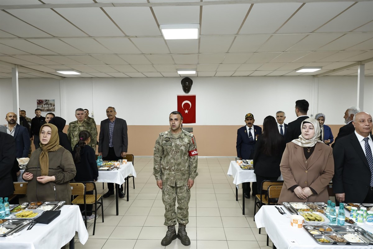 Kahramanmaraş’ta şehit aileleri ve gazilerle kışlada iftar! 1 WhatsApp Image 2025 03 11 at 205424 19