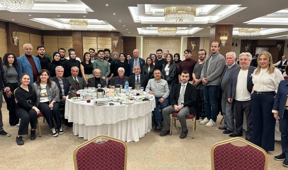 Kahramanmaraş Eğitim Vakfı ve Hacıömeroğlu Çınar Eğitim Vakfı, bursiyer öğrencileriyle