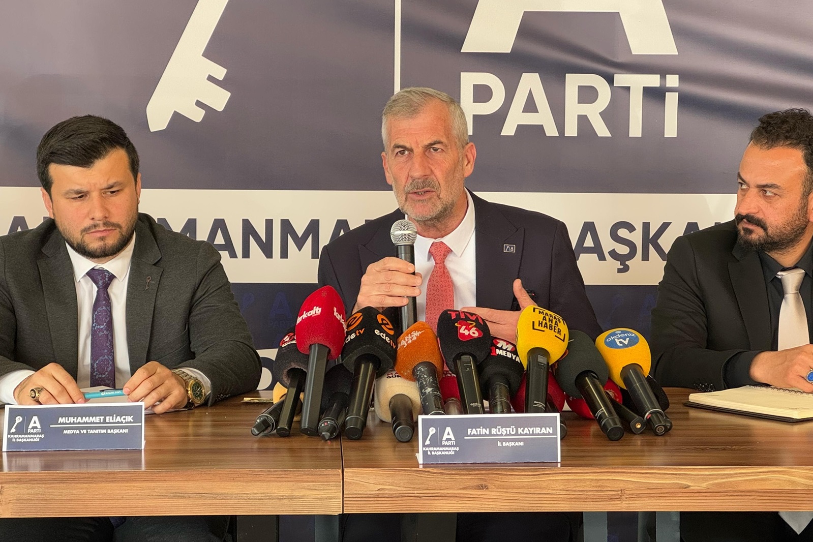 Anahtar Parti İl Başkanı Fatin Rüştü Kayıran, düzenlediği basın toplantısında
