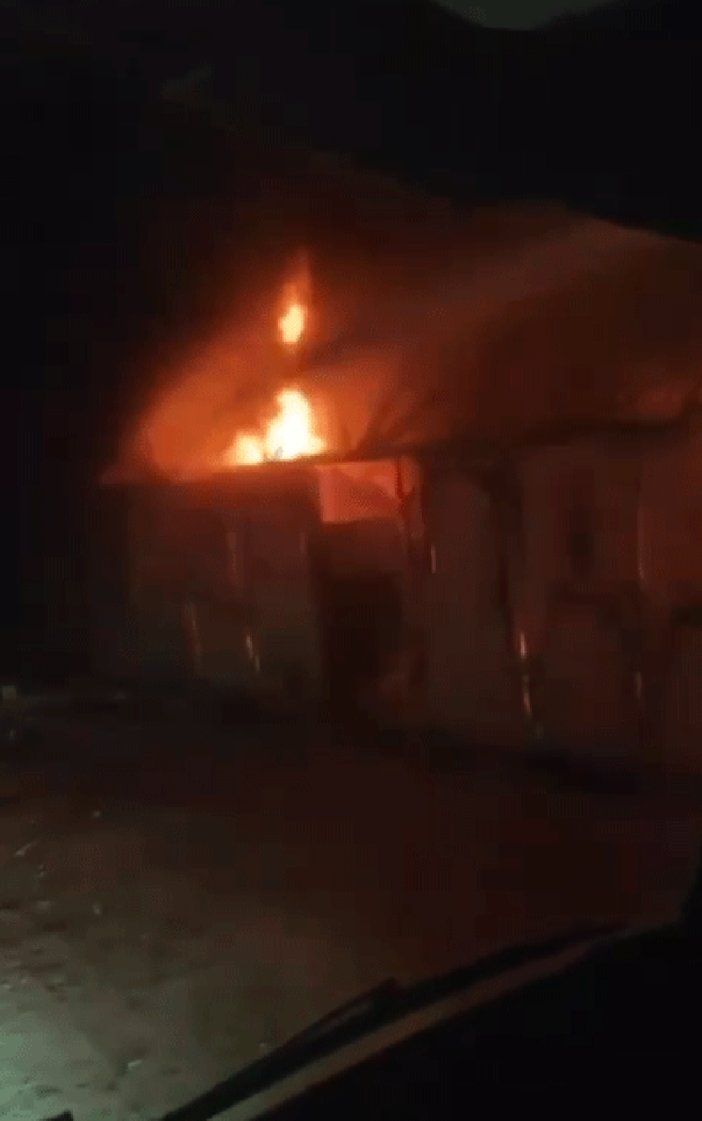 Kahramanmaraş’ın Afşin ilçesinde, depremzede konutlarının inşasında çalışan işçilerin kaldığı konteynerde