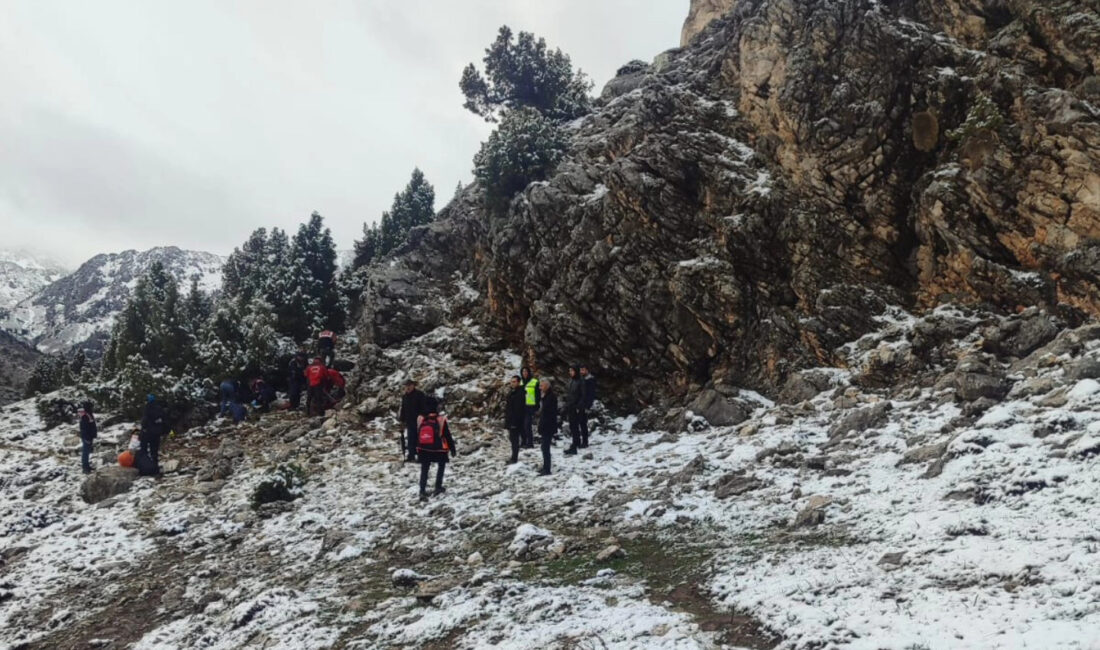 Kahramanmaraş’ın Göksun ilçesinde kayalıklardan düşen emekli polis memuru hayatını kaybetti.