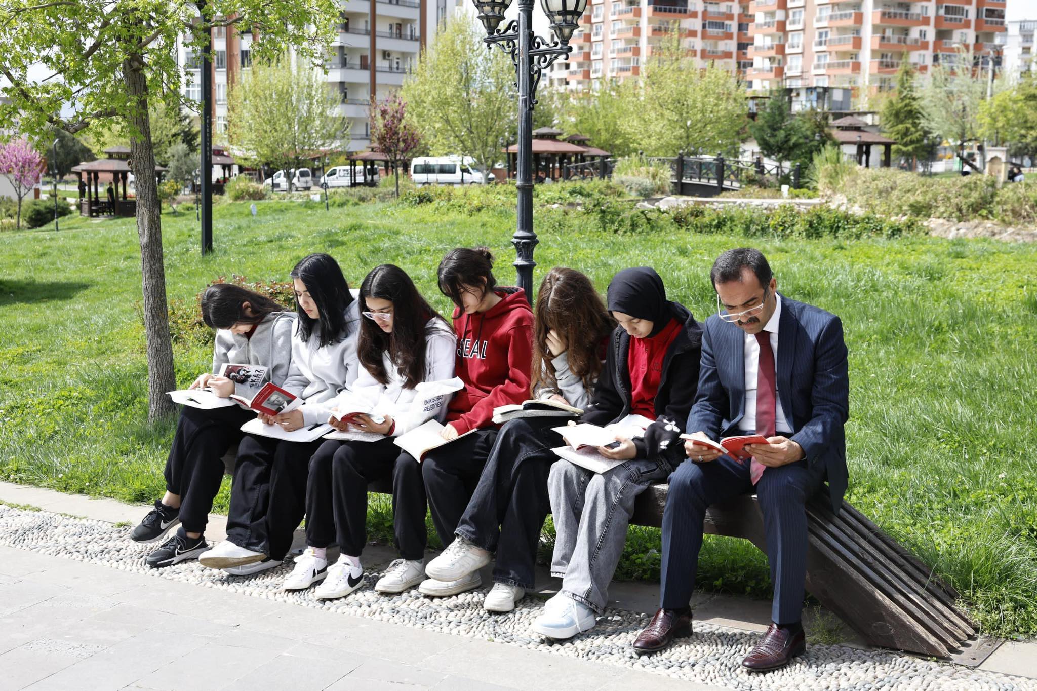 489751100 122222878454215983 6660135788420351699 n