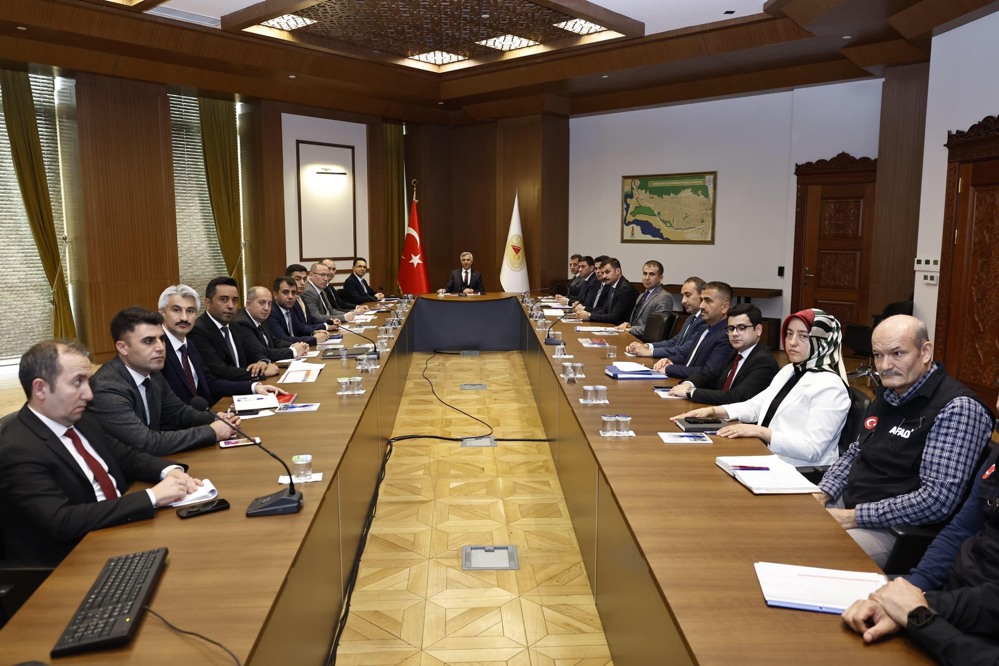 Kahramanmaraş Valisi Mükerrem Ünlüer başkanlığında, Kahramanmaraş merkezli depremlerde ahırları yıkılan