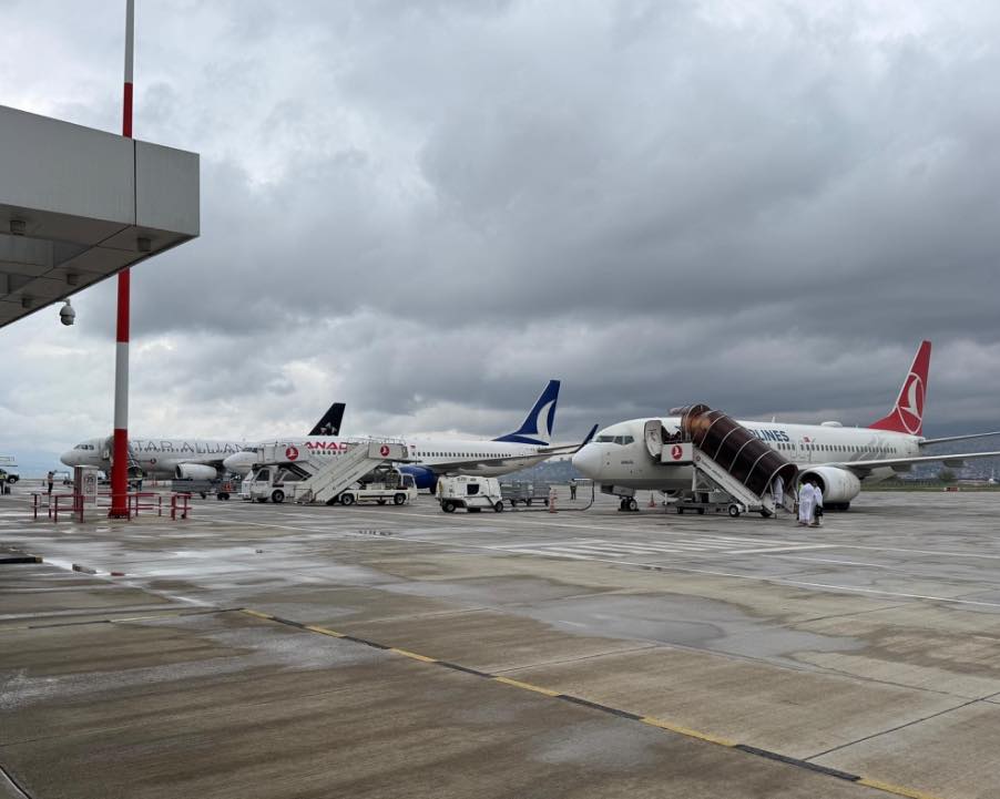 Kahramanmaraş Havalimanı’nda ilk kez aynı anda 3 yolcu uçağı görüntülendi.