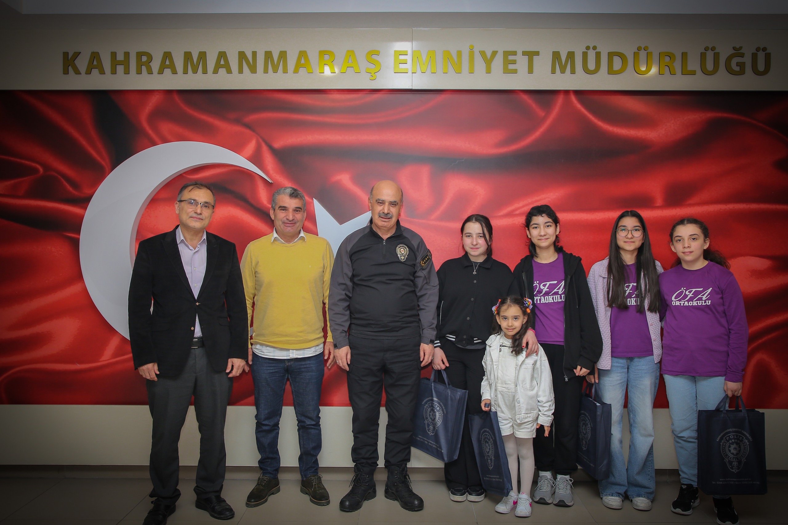 Kahramanmaraş’ın satranç alanındaki gururu olan Ömer Faruk Arıkan Ortaokulu öğrencileri,