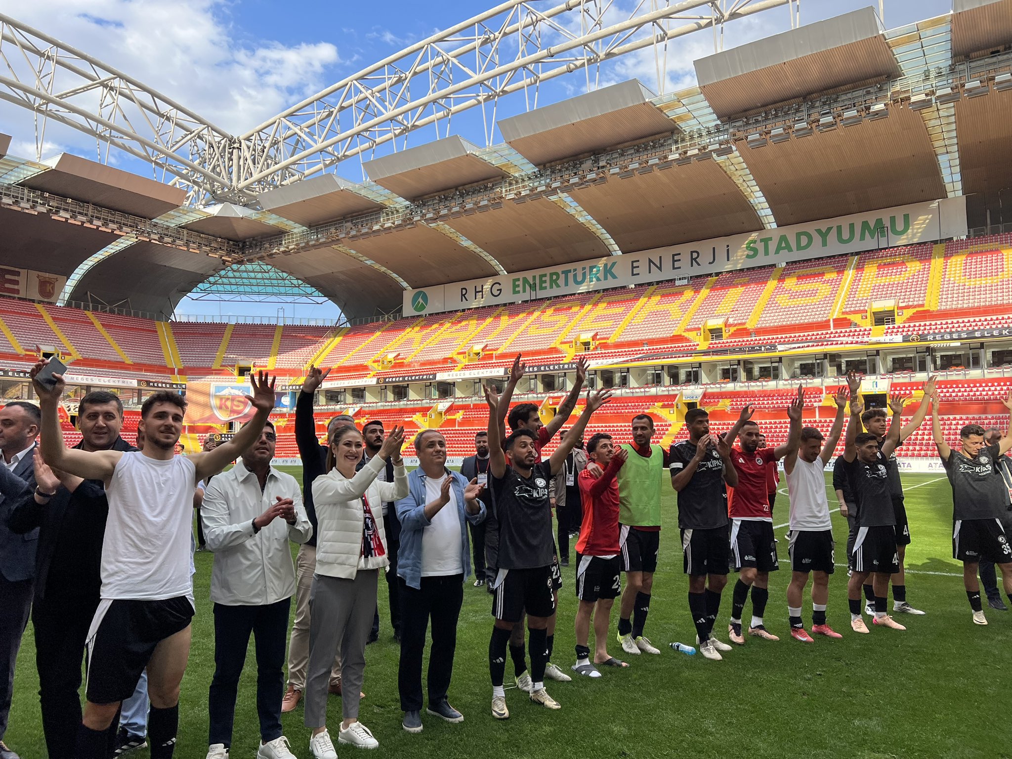 TFF 3. Lig 4. Grup'ta mücadele eden Akedaş Kahramanmaraş İstiklalspor,