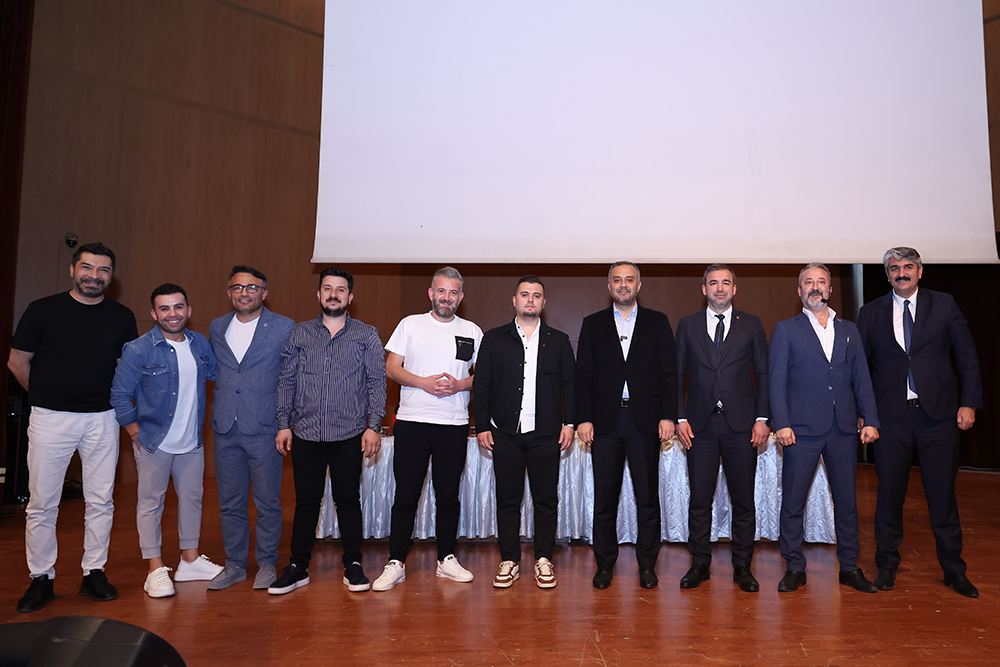 Hanifi Toptaş başkanlığındaki Onikişubat Belediyesi, sınav maratonuna hazırlanan gençlere destek