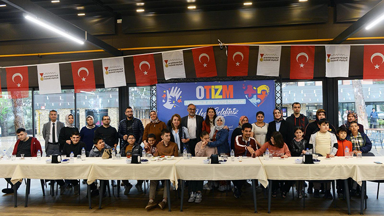 Büyükşehir Belediyesi, otizmli bireyler ve aileleri için Çamlıca Restoran’da özel