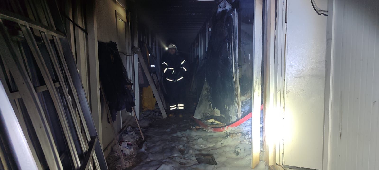 Kahramanmaraş'ın Dulkadiroğlu ilçesinde bulunan Yenişehir Mahallesi'nde, işçilerin konakladığı bir konteynerde