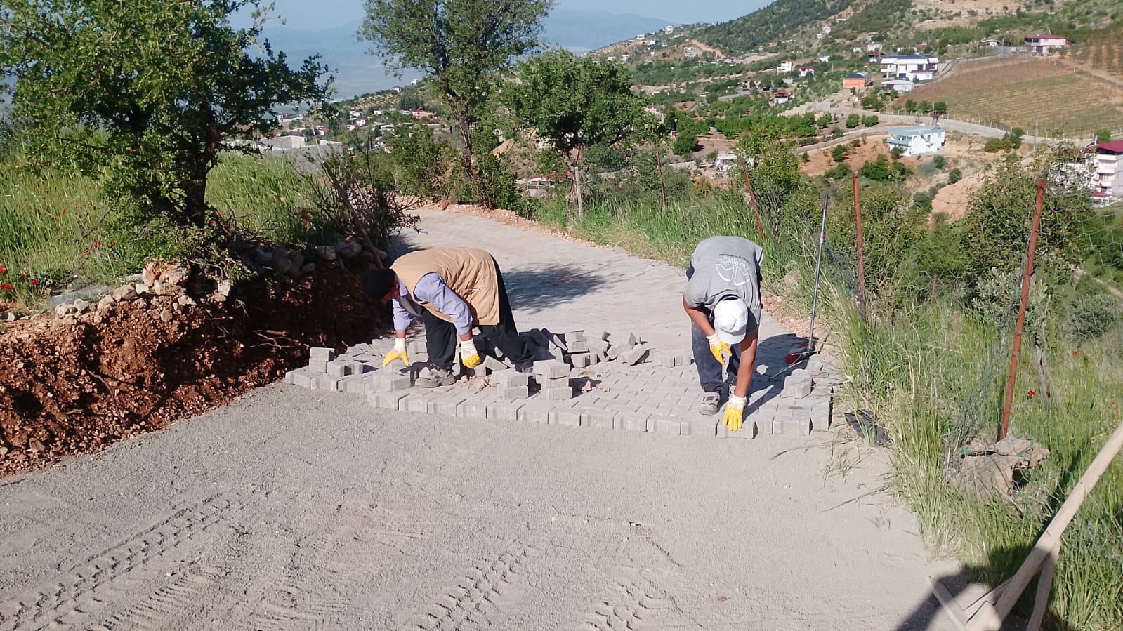 Dulkadiroğlu Belediyesi, ilçenin dört bir yanında yürüttüğü altyapı ve üstyapı