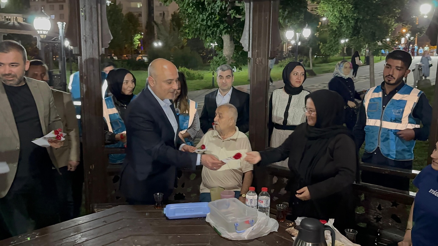 AK Parti Kahramanmaraş İl Başkanı Muhammet Burak Gül, Anneler Günü