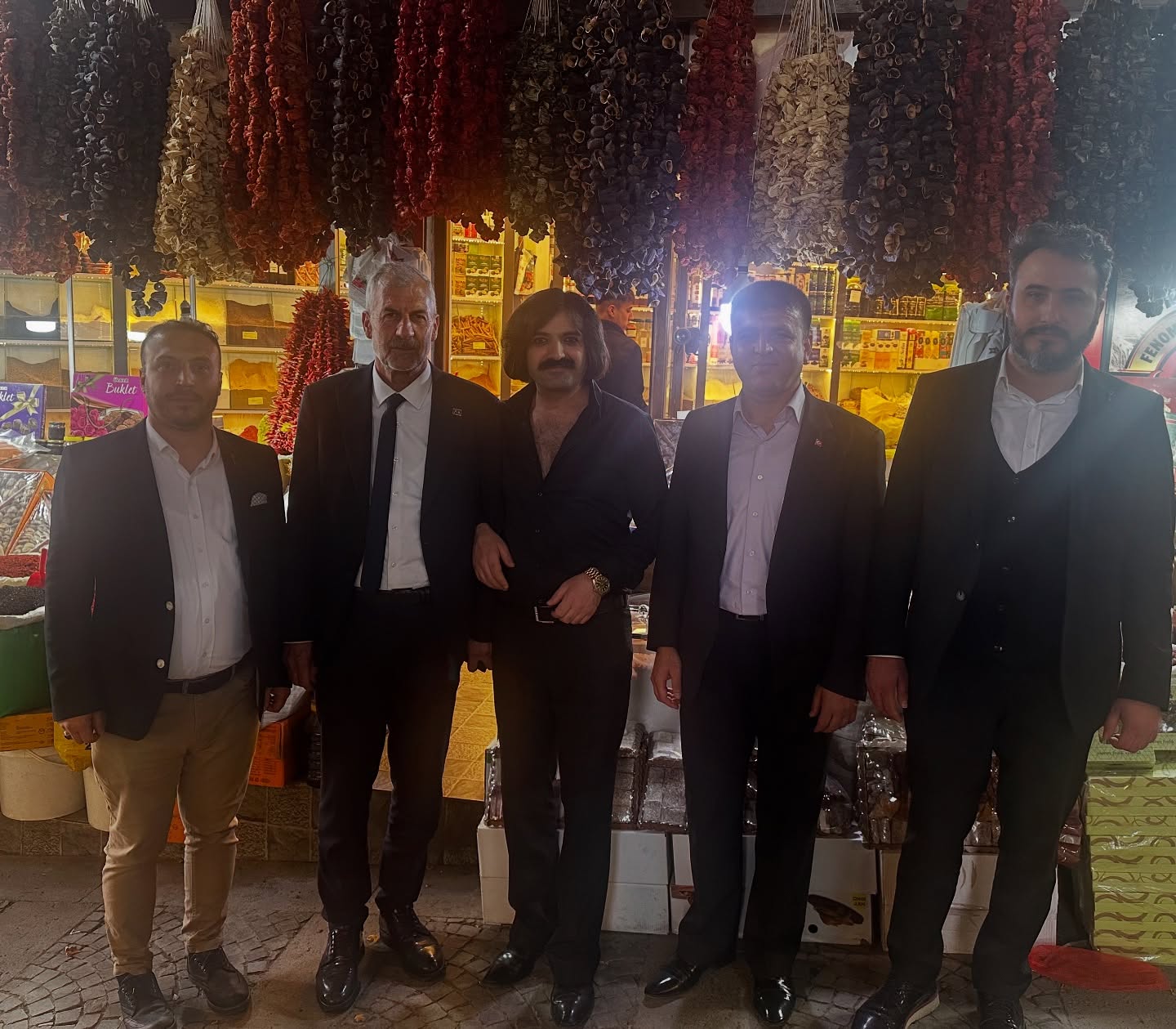 Anahtar Parti Kahramanmaraş İl Başkanlığı, şehir genelinde gerçekleştirdiği ziyaretlerle vatandaşın